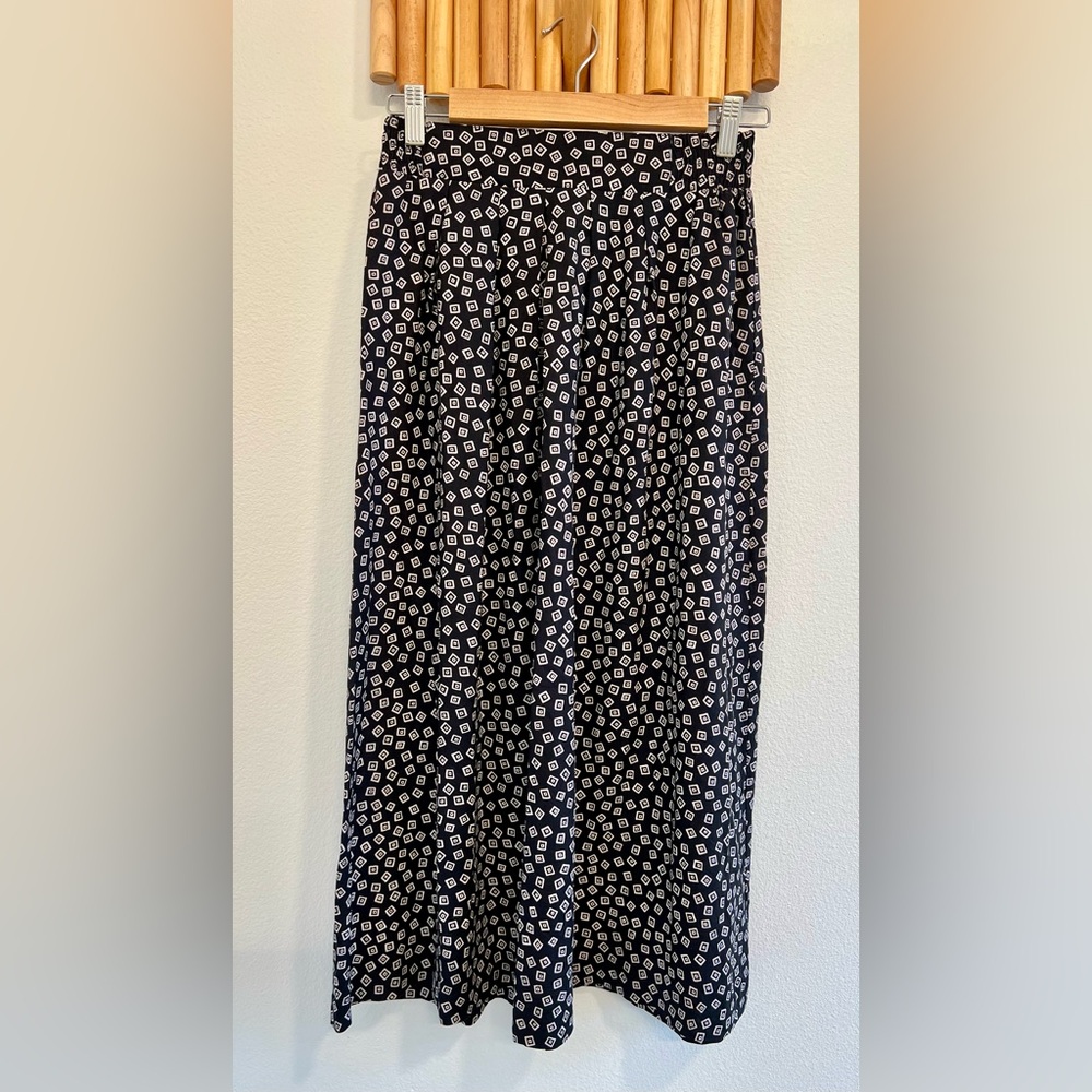 Vintage Norton McNaughton Black and White Geo Patterned Pleated Midi Skirt. S